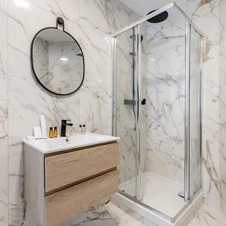Sweett - Villiers Apartment *