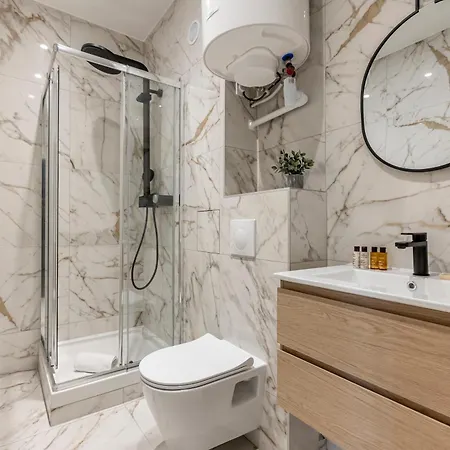 Sweett - Villiers Apartment *
